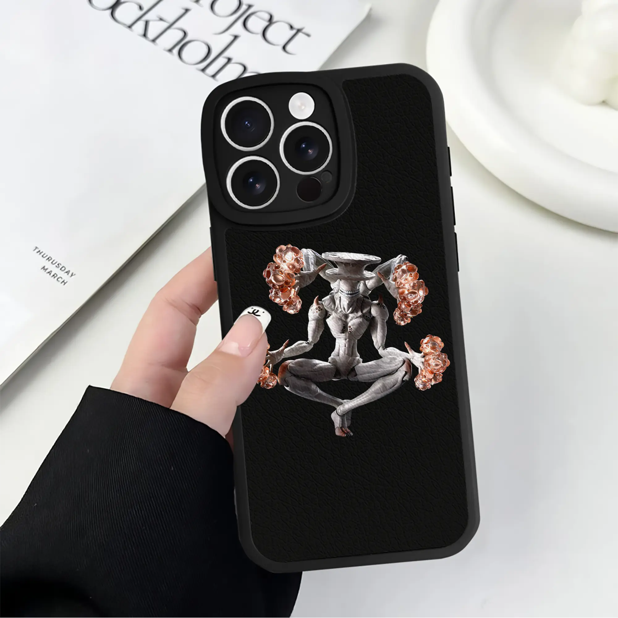 IPhone 16シリーズ対応 ・ シリコンスマホケース ・ レザー調 ・ 高精度フィット ・ 耐衝撃 ・ ワイヤレス充電対応 ・ 精密カット